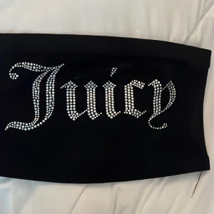 Juicy - Säljer juicy top, ny och i god skick sälj pga jag inte använder den, har använt Max 3 gånger. Storlek M passar s och L pga stretch 