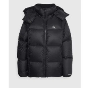 Vinterjacka Calvin Klein - ”Calvin Klein Jeans, Oversized puffer - Dunjacka - black” Köpt vintern 2022 men är i mycket gott skick, inga defekter vad jag kan se. Den är varm stor och skön nu till vintern. Fråga gärna efter fler bilder osv. Köpt för över 2000.