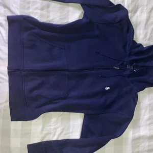 Ralph lauren zipup - Hej Säljer denna Ralph lauren zipup hoodie i Navy blå (XL) Inge fel på den. Online kvitto finns