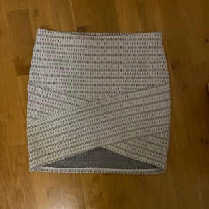 Kjol - Normal i storleken.