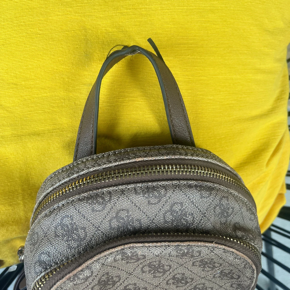 Guess ryggsäck  - 28