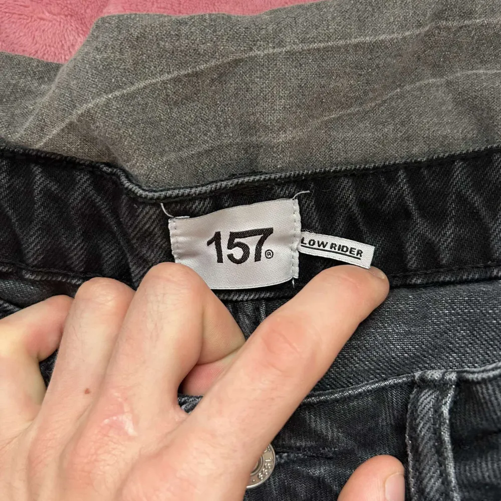 Jeans från lager 157, sönder längst ner. Annars inga skador eller hål. 🕳️. Jeans & Byxor.