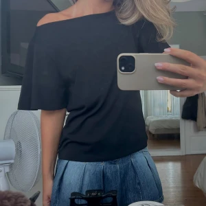 Svart topp - Så fin svart topp/blus🥰