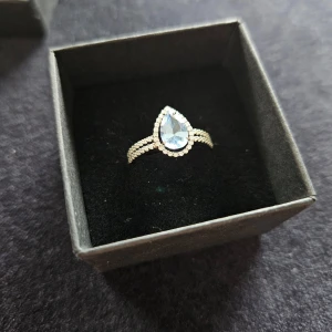 Alice Stenlöf x Guldfynd - Oanvänd ring från Alice Stenlöfs kollektion med Guldfynd. Skickas i produktpåsen och kartongen.