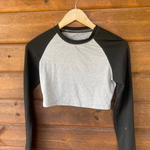 Långärmad tröja  - Lång armad magtröja från Shein . Storlek xs men passar även S 