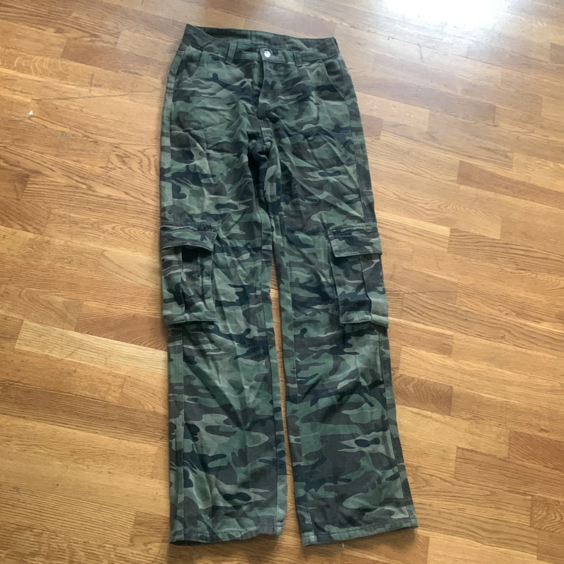 Militär byxor med fickor 