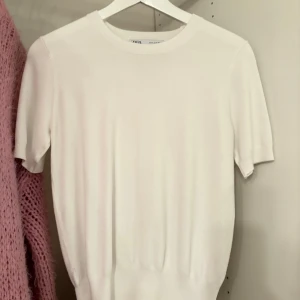 Stickad tshirt zara - Stickad tshirt från zara slutsåld💞 Passar S