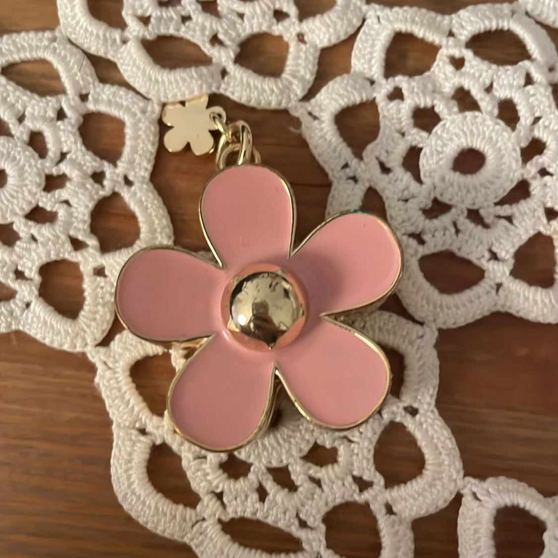 Blommig solid parfym i rosa och guld