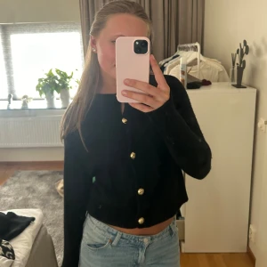 Kofta - Säljer min kofta från Massimo dutti🩷 super fin men tyvärr för liten 