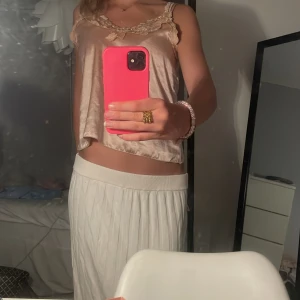 Långkjol ☺️ - Säljer min somriga långkjol!! Supersöt, perfekt i längden på mig som 175 😍