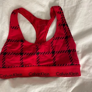 Calvin Klein Bh - Julig Calvin Klein BH som aldrig blivit använd.🎄❤️