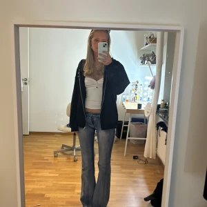 Zip-up hoodie - Zip-up hoodie från hm, supersnygg men alldrig använd.