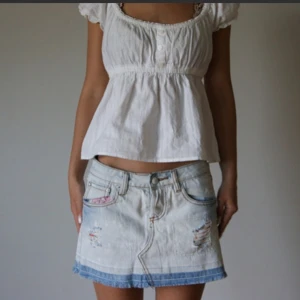 Ljusblå minikjol - Så snygg kjol!!     Midjemått: 38 cm Längd: 29,5 cm  Skriv gärna vid frågor 😇😇