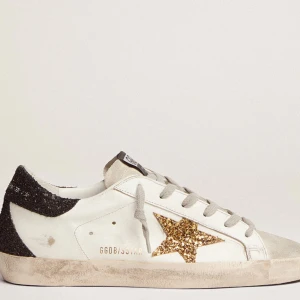 Sprillans nya Golden Goose - Säljer mina sprillans nya Golden Goose skor då det tyvärr blev fel storlek. Nypris ca 5900:- 💕 Strl 39