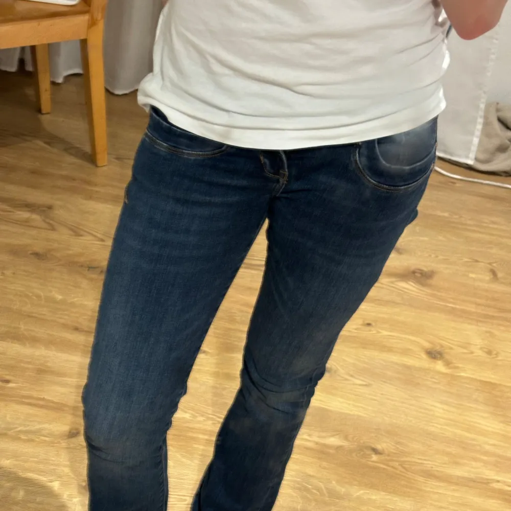 Sjukt snygga ltb jeans som tyvärr inte passade så bra, lågmidjade och bootcut🙏🏽😩💞 KAN ÄVEN TÄNKA MIG ATT BYTA MOT 25/32. Jeans & Byxor.