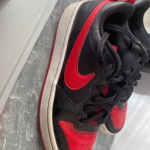 Nike skor - Nike skor lite sönder på toppen 