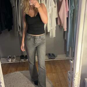 Fina jeans från gina köpta för ett tag sen å använde mycket men dom är nu förstora så får sälja dom pga ingen användning. Köpte dom för 499