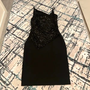 Fest klänning - Säljer snyggaste fest klänningen😍. Passar inte mig längre