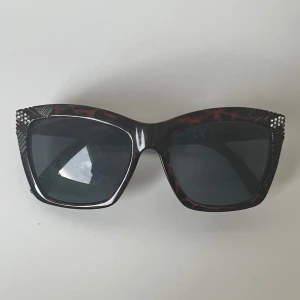 Vintage Rhinestone Leopard solglasögon  - Leopard solglasögon skriv vid intresse 