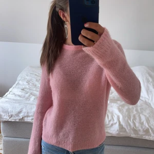 Filippa k stickad tröja  - En finstickad tröja ifrån Filippa K som bara är använd ett par fåtal gånger. Sitter som en S🥰nypris 1200kr