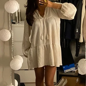 Klänning  - Galet gullig klänning från Gina!!🥹🥹🥹🧚🏼‍♀️🧚🏼‍♀️🧚🏼‍♀️🌸🌸🌸