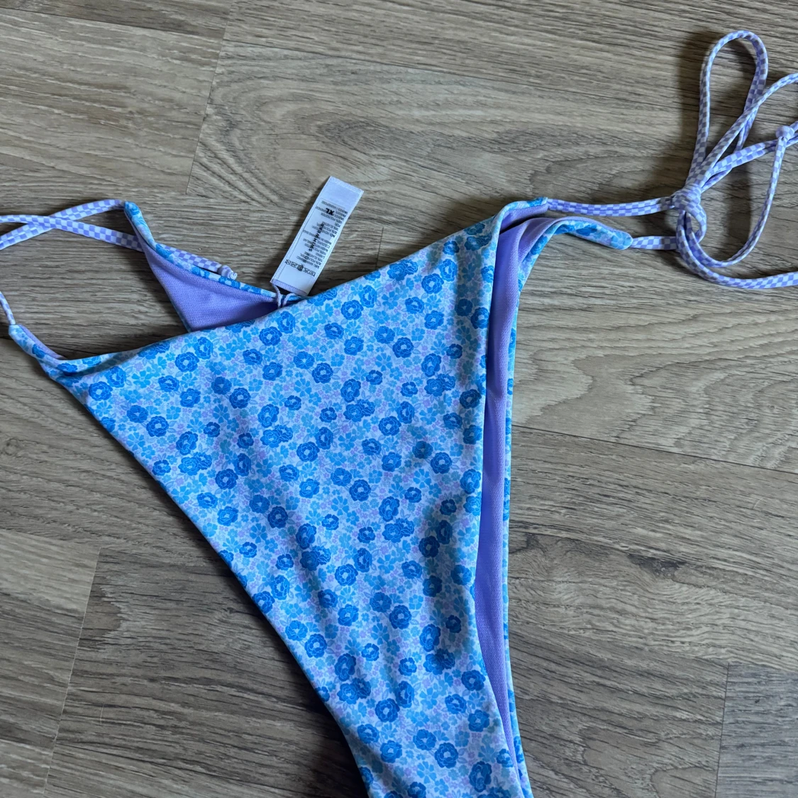 Blommig bikiniunderdel - 93