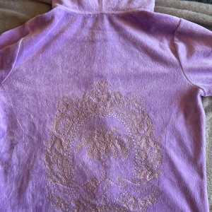 vintage Juicy tröja - säljer denna då jag vill köpa ett matchande set. Den är storlek M men passar som en S