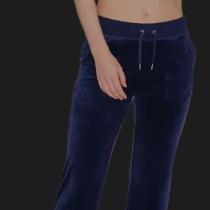 Juicy couture byxor - Storlek S men kan också användas som M. Dem är använda men är ändå i bra skick. 