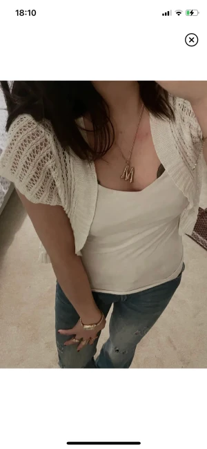 Virkad bolero/kofta - Supersöt bolero. Köpt här på plick men kom inte till användning, första bilderna är lånade!💗