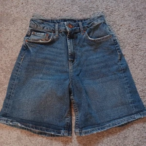 Söta shorts - Söta shorts från pieces🌸 Storlek xs✨️ Måste tyvärr sälja då dem blivit för små för mig🌼