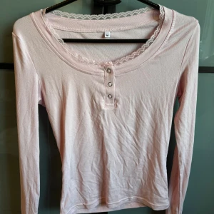 Gullig tröja - Jättesöt rosa tröja. Knappt använd.