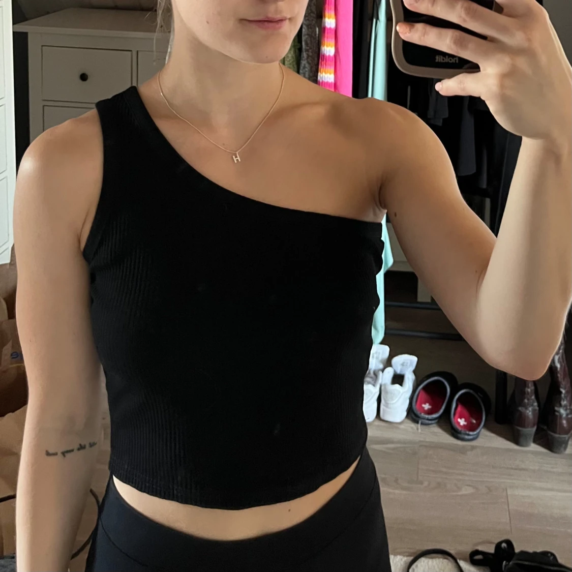One shoulder top