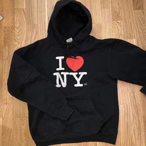 Snygg I love New York hoodie i bra skick  