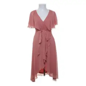 Rosa klänning i jättefint skick! Köptes på sellpy för 250! ☺️ står L men passar mer S/M