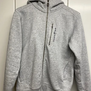 Huvtröja - Huvtröja i fint skick. Grå Sail Racing