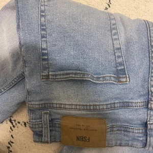 Zara jeans  - Säljer denna!