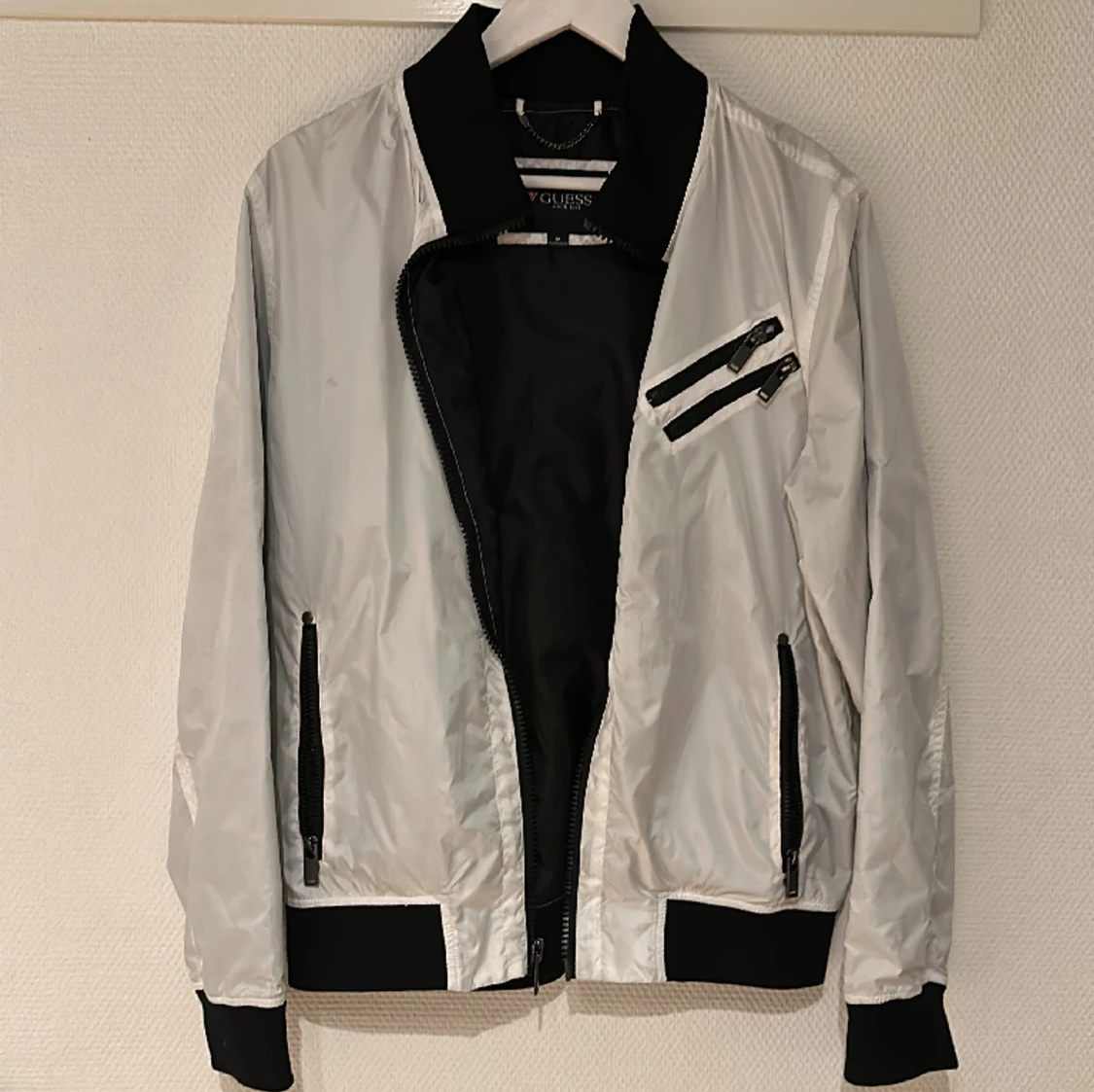 Cool vind/regn jacka Guess