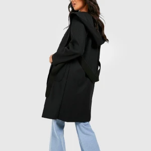 Svart kappa - Jättefin svart kappa använder inte längre💗 Nypris 600kr