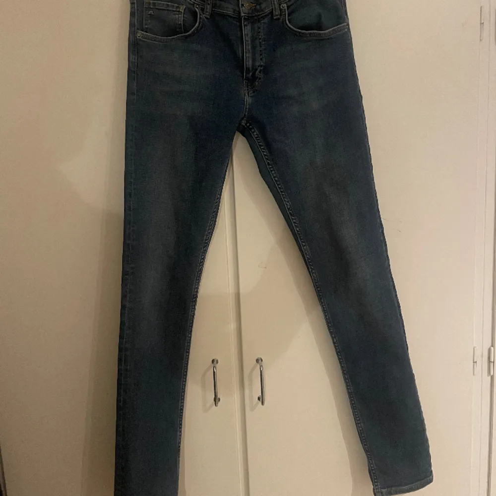 Snygga J.Lindberg jeans, ej använda mycket | storlek 33/34 | pris kan såklart diskuteras!🤗. Jeans & Byxor.