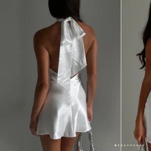 Studentklänning - Säljer denna jättefina klänning från meshki. Aldrig använd, köpte som alternativ till studenten! Köpt för 1600kr och säljer för 1000kr💗