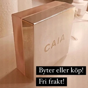 Caia honey glow powder !inte fri frakt längre! - Använd 3 ggr💕 om någon vill byta mot choclate glow loose powder🫶🏻 kan vara intresserad att sälja för 219🥰