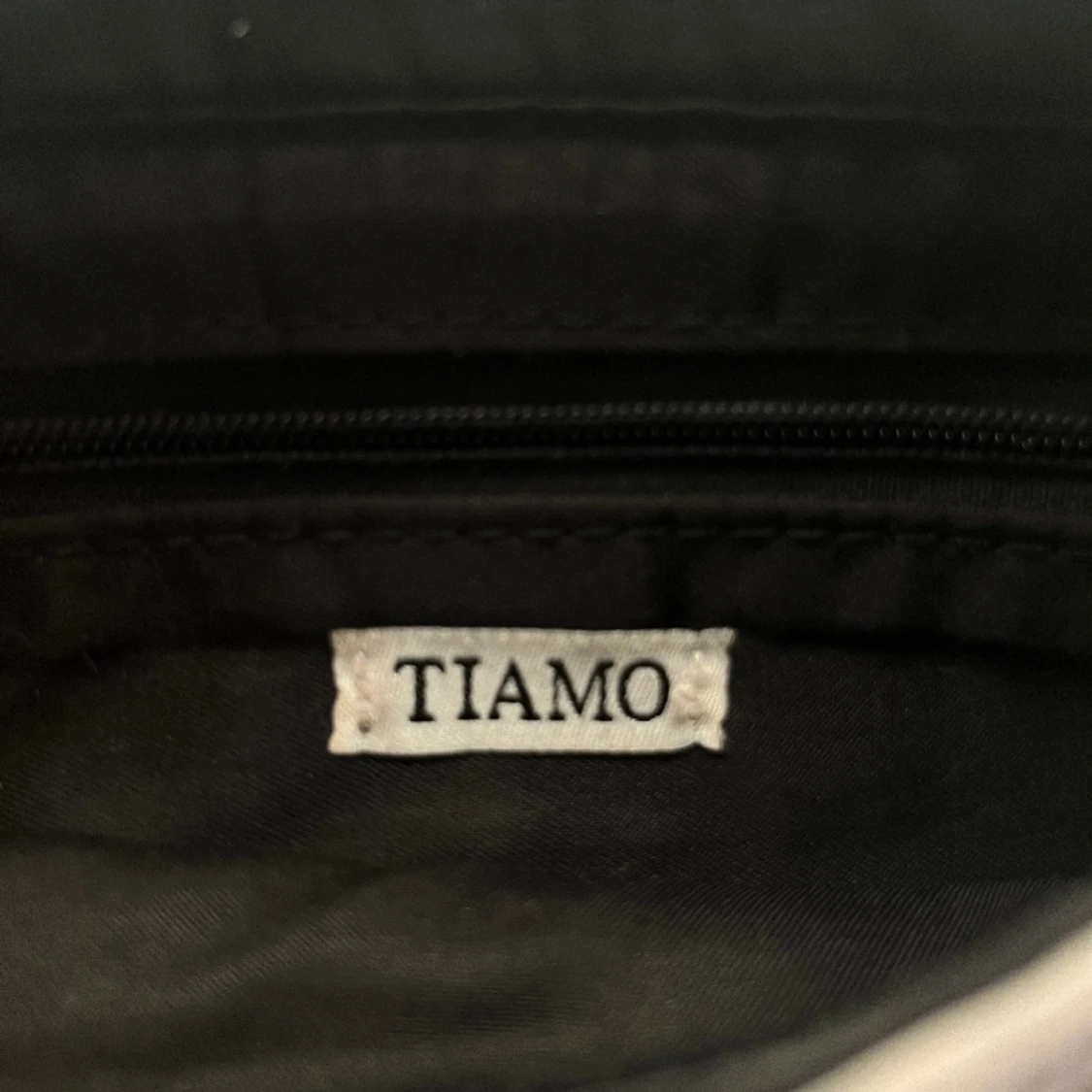 Liten grå Tiamo väska - 90