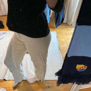 Linnebyxor  - Perfekta linnebyxor från märket woman, aldrig använda men köpa secondhand. Dom är i strl. 36 men lite för små för mig vid midjan som är runt S och 162 lång. 