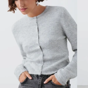 Stickad kofta - Intressekoll på denna fina kofta från gina. 