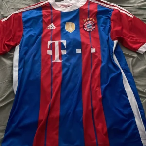 Bayern München Tröja, Robben  - Har Robben nr 10 på ryggen Strl. L