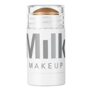 Milk bronzer - Säljer min milk bronzer, jag har inte använt den direkt på ansiktet utan jag har lagt den på handen och sen tagit med en beauty blender så det behöver ni inte oroa er över, bara använd 1 gång när jag testade!❤️