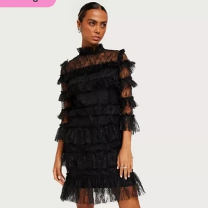 By malina klänning  - Supersöt by malina klänning i storlek M, HELT NY💕 pris kan diskuteras vid snabb affär! 