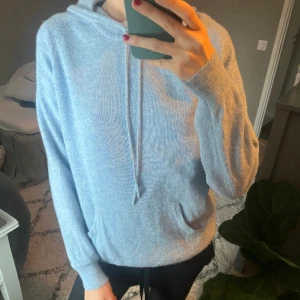 Kashmir hoodie - Så fin kashmir hoodie i fin blå färg💕