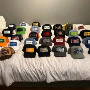 John hater kepsar helt nya! - 995 nypris  Säljer för 400 Helt nya finns box till vissa, alla är äkta och har tags och papper inifrån! Skriv för mer information eller bilder. Ställ gärna frågor mvh Haga clothing ab😃