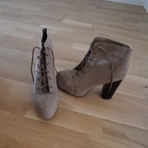 Stövlar - Oanvända 